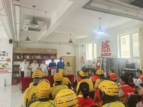 通达配资 青岛市总工会开展“驿路有你・清凉到家”夏送清凉活动 情暖户外劳动者